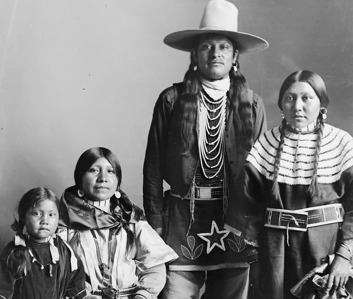 Lamar Pokibro and Family, Bannock 