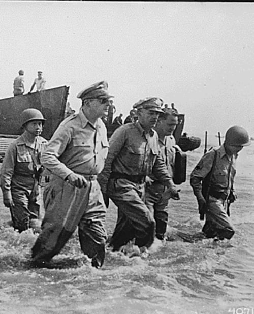 MacArthur returns to the Philippines