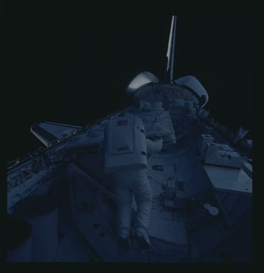 41G-48-039 - STS-41G - STS-41G EVA